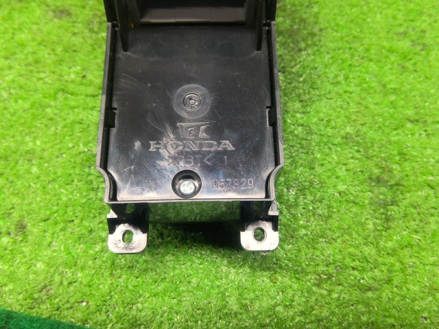 【中古】Ｎ－ＢＯＸ DBA-JF1 パワーウインドウスイッチ 35750-TY0-J11