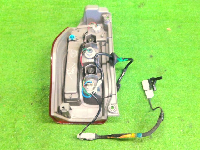 タント 右テールランプ DBA-LA600S 81551-B2350-
