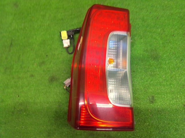 タント 左テールランプ DBA-LA600S 81561-B2350-