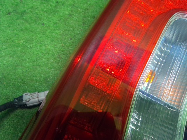 タント 左テールランプ DBA-LA600S 81561-B2350-