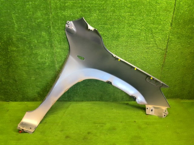 【中古】ＲＡＶ－４ DBA-ACA31W 左フロントフェンダー 53802-42160