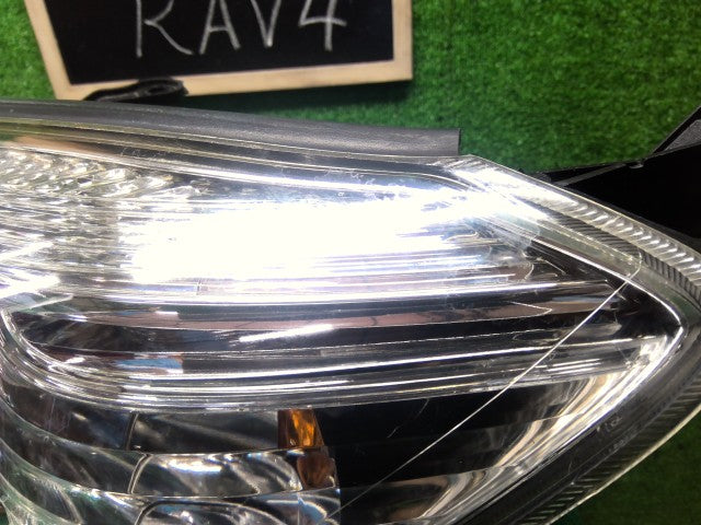 【中古】ＲＡＶ－４ DBA-ACA31W 左ヘッドランプＡＳＳＹ 81150-42340