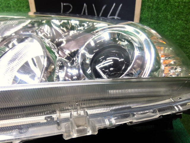 【中古】ＲＡＶ－４ DBA-ACA31W 左ヘッドランプＡＳＳＹ 81150-42340