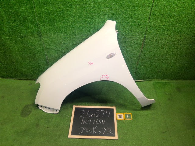 【中古】プロボックス DBE-NCP165V 左フロントフェンダー 53812-52460