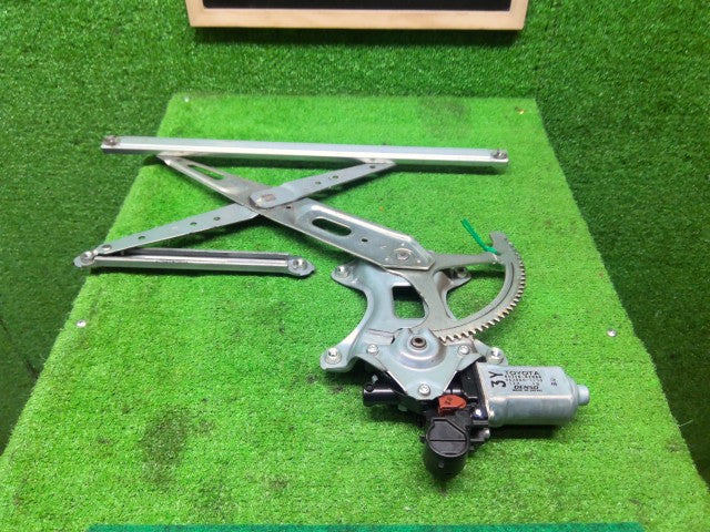 【中古】プロボックス DBE-NCP165V 右フロントドアレギュレータ・モーター 69801-52080