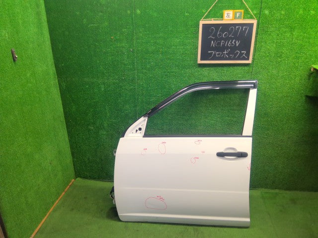 【中古】プロボックス DBE-NCP165V 左フロントドアＡＳＳＹ 67002-52620