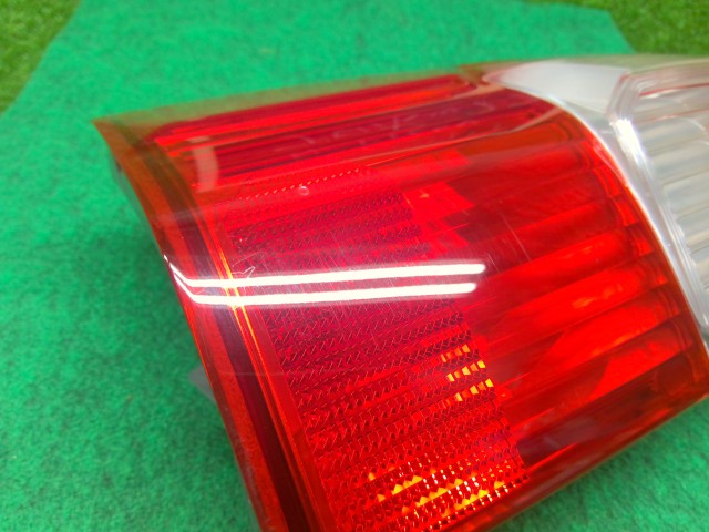 【中古】プロボックス DBE-NCP165V 左テールランプ 81561-52C20