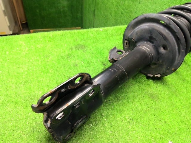 【中古】プロボックス DBE-NCP165V 左フロントストラット 48520-52B70