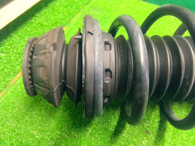 【中古】プロボックス DBE-NCP165V 左フロントストラット 48520-52B70