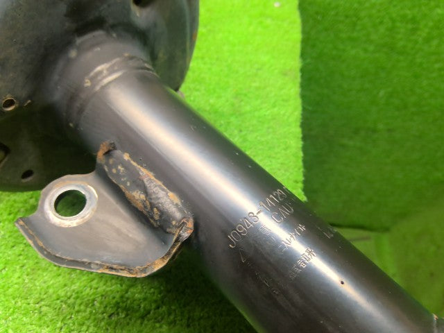 【中古】プロボックス DBE-NCP165V 左フロントストラット 48520-52B70