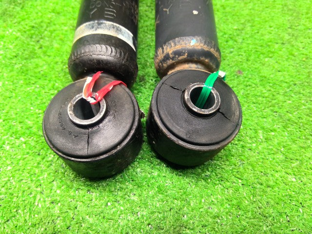 【中古】プロボックス DBE-NCP165V リアストラット・アブソーバーセット 48131-52M80