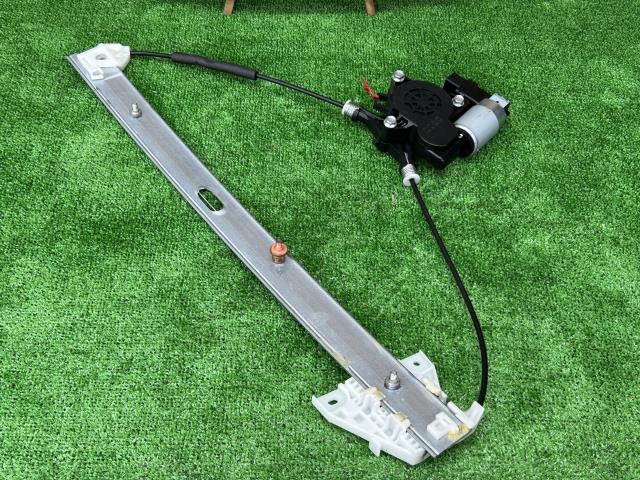 ＭＰＶ DBA-LY3P 左フロントドア レギュレータ