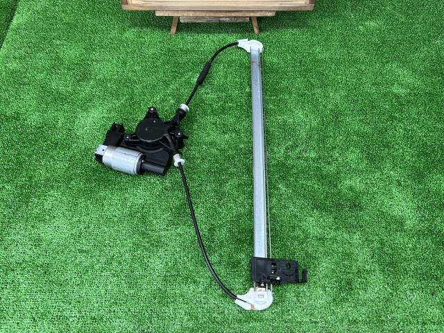 ＭＰＶ DBA-LY3P 右リアドア レギュレータ