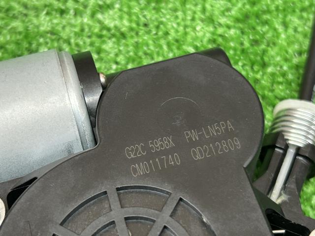 ＭＰＶ DBA-LY3P 右リアドア レギュレータ