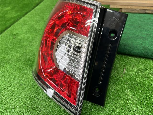 ＭＰＶ DBA-LY3P 左テールランプ 左ブレーキランプ