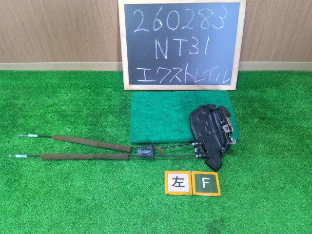 【中古】エクストレイル DBA-NT31 左フロント ドアロック