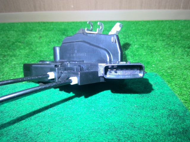 【中古】エクストレイル DBA-NT31 左フロント ドアロック