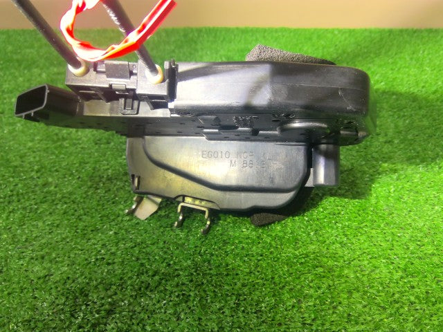 【中古】エクストレイル DBA-NT31 左フロント ドアロック