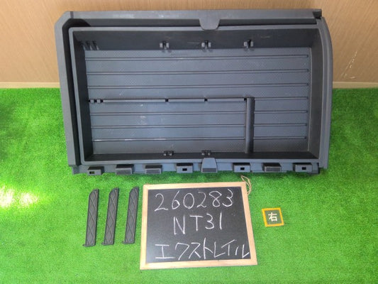 【中古】エクストレイル DBA-NT31 右側 ラゲッジトレイ