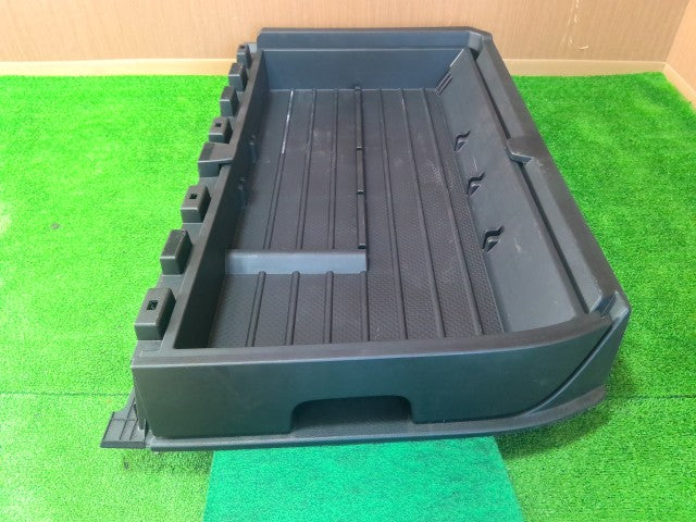 【中古】エクストレイル DBA-NT31 右側 ラゲッジトレイ