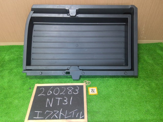 【中古】エクストレイル DBA-NT31 左側 ラゲッジトレイ