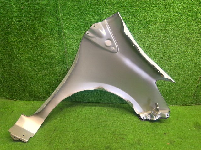 ヴィッツ 左Ｆフェンダー DBA-NSP135 53812-52360