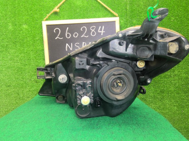 ヴィッツ 右ヘッドランプＡＳＳＹ DBA-NSP135 81110-52D20