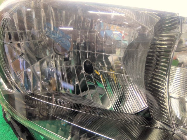 ヴィッツ 右ヘッドランプＡＳＳＹ DBA-NSP135 81110-52D20