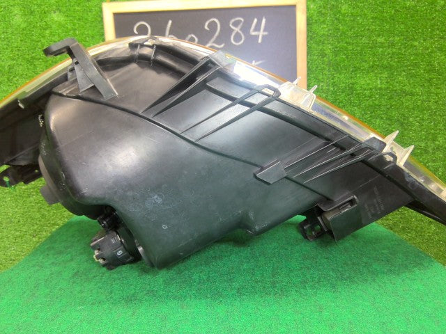 ヴィッツ 右ヘッドランプＡＳＳＹ DBA-NSP135 81110-52D20