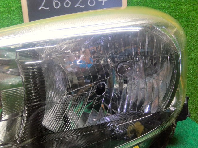 ヴィッツ 左ヘッドランプＡＳＳＹ DBA-NSP135 81150-52D20