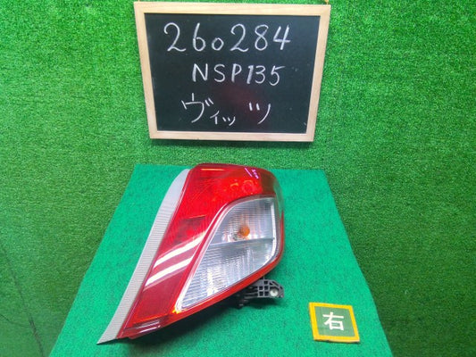 ヴィッツ 右テールランプ DBA-NSP135 81550-52801