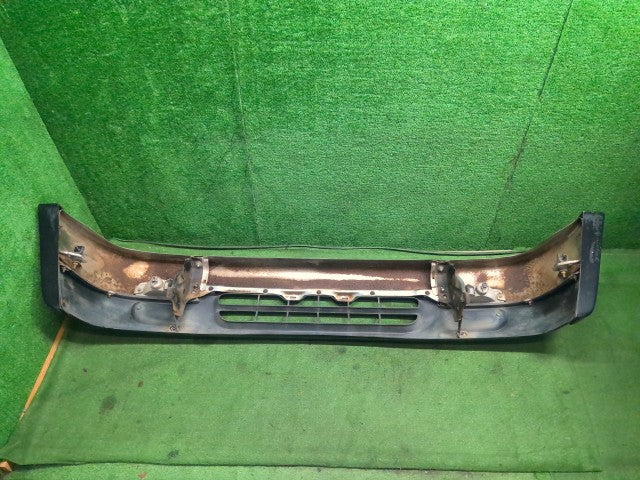【中古】ハイラックスサーフ Y-KZN130W ＦバンパーＡＳＳＹ 52101-35180 自社品番260291 204