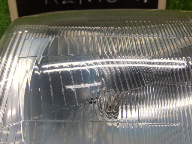 【中古】ハイラックスサーフ Y-KZN130W 右ヘッドランプＡＳＳＹ 81110-35090 自社品番260291 204