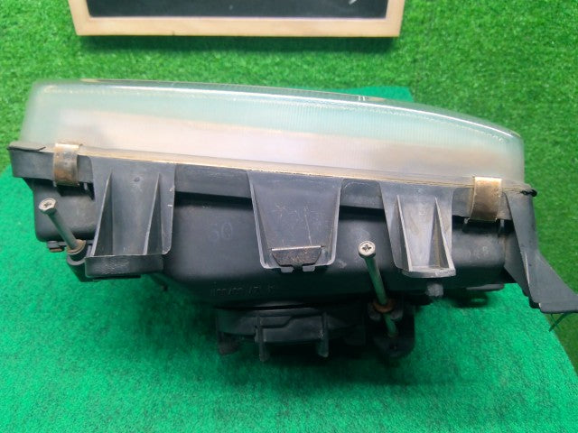 【中古】ハイラックスサーフ Y-KZN130W 右ヘッドランプＡＳＳＹ 81110-35090 自社品番260291 204