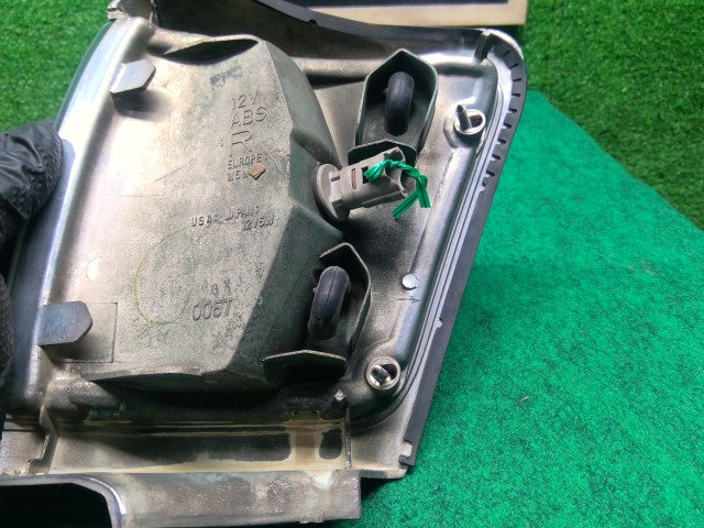 【中古】ハイラックスサーフ Y-KZN130W 右クリアランスランプ 81610-35181 自社品番260291 204