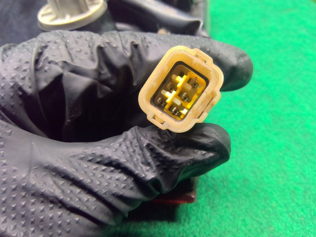 【中古】ハイラックスサーフ Y-KZN130W 右テールランプ 81550-35080 自社品番260291 204