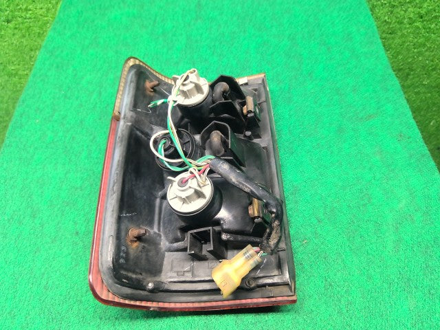 【中古】ハイラックスサーフ Y-KZN130W 右テールランプ 81550-35080 自社品番260291 204