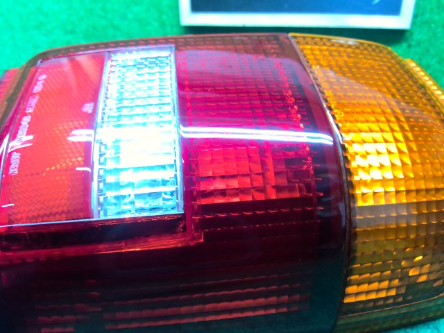 【中古】ハイラックスサーフ Y-KZN130W 右テールランプ 81550-35080 自社品番260291 204