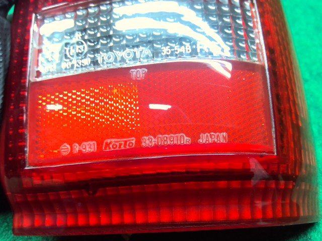 【中古】ハイラックスサーフ Y-KZN130W 右テールランプ 81550-35080 自社品番260291 204