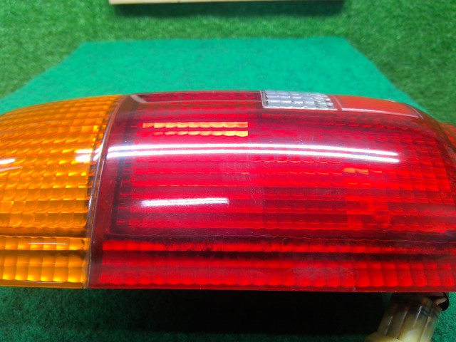 【中古】ハイラックスサーフ Y-KZN130W 左テールランプ 81560-35080 自社品番260291 204