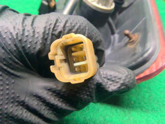 【中古】ハイラックスサーフ Y-KZN130W 左テールランプ 81560-35080 自社品番260291 204