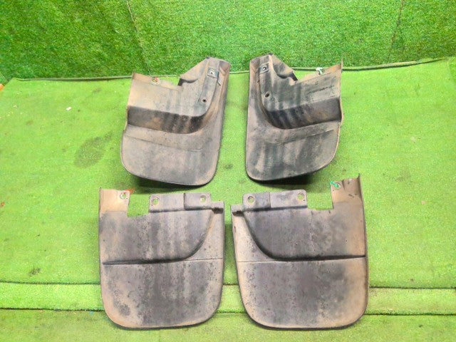【中古】ハイラックスサーフ Y-KZN130W マッドガード（セット） 76603-39025 自社品番260291 204