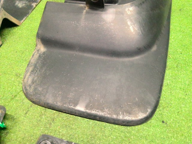 【中古】ハイラックスサーフ Y-KZN130W マッドガード（セット） 76603-39025 自社品番260291 204