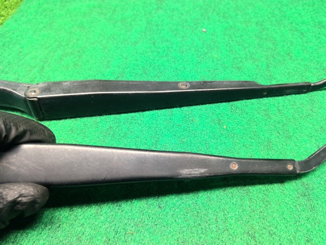 【中古】ハイラックスサーフ Y-KZN130W ワイパーアーム 85211-35010 自社品番260291 204