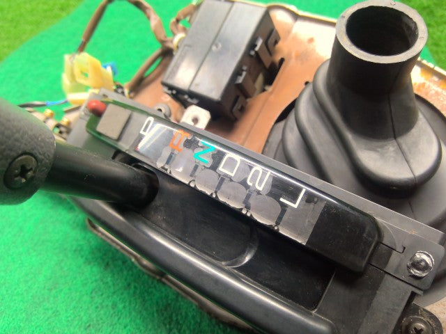 【中古】ハイラックスサーフ Y-KZN130W シフトレバー  自社品番260291 204