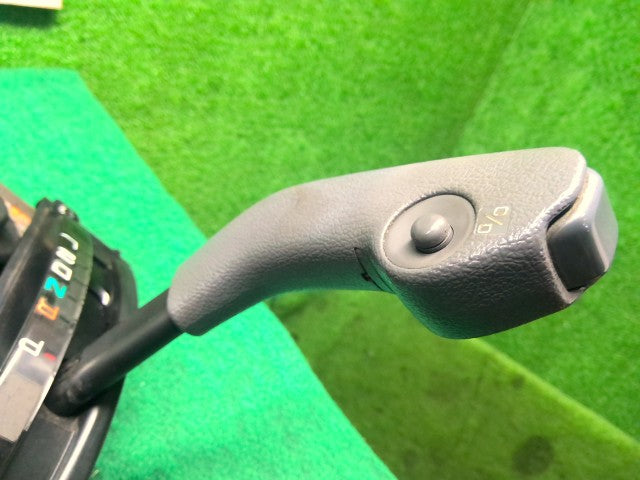【中古】ハイラックスサーフ Y-KZN130W シフトレバー  自社品番260291 204