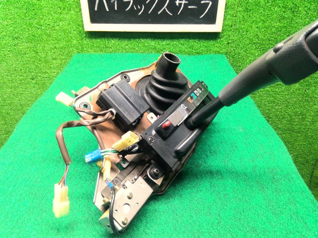 【中古】ハイラックスサーフ Y-KZN130W シフトレバー  自社品番260291 204