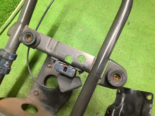 【中古】ハイラックスサーフ Y-KZN130W スペアタイヤキャリア 51900-35241 自社品番260291 204