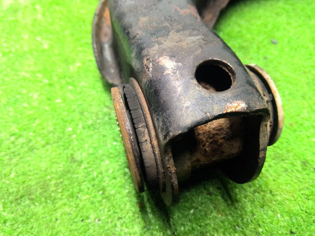 【中古】ハイラックスサーフ Y-KZN130W 左フロント ロアアーム 48069-35050 自社品番260291 204