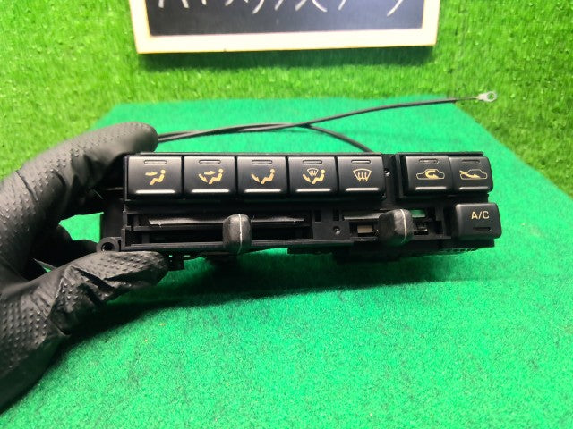 【中古】ハイラックスサーフ Y-KZN130W ＡＣ エアコン スイッチ ヒーターコントロール パネル 55910-35010 自社品番260291 204